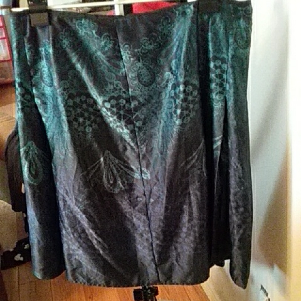 10/$10  Silky Black & Green Skirt  16